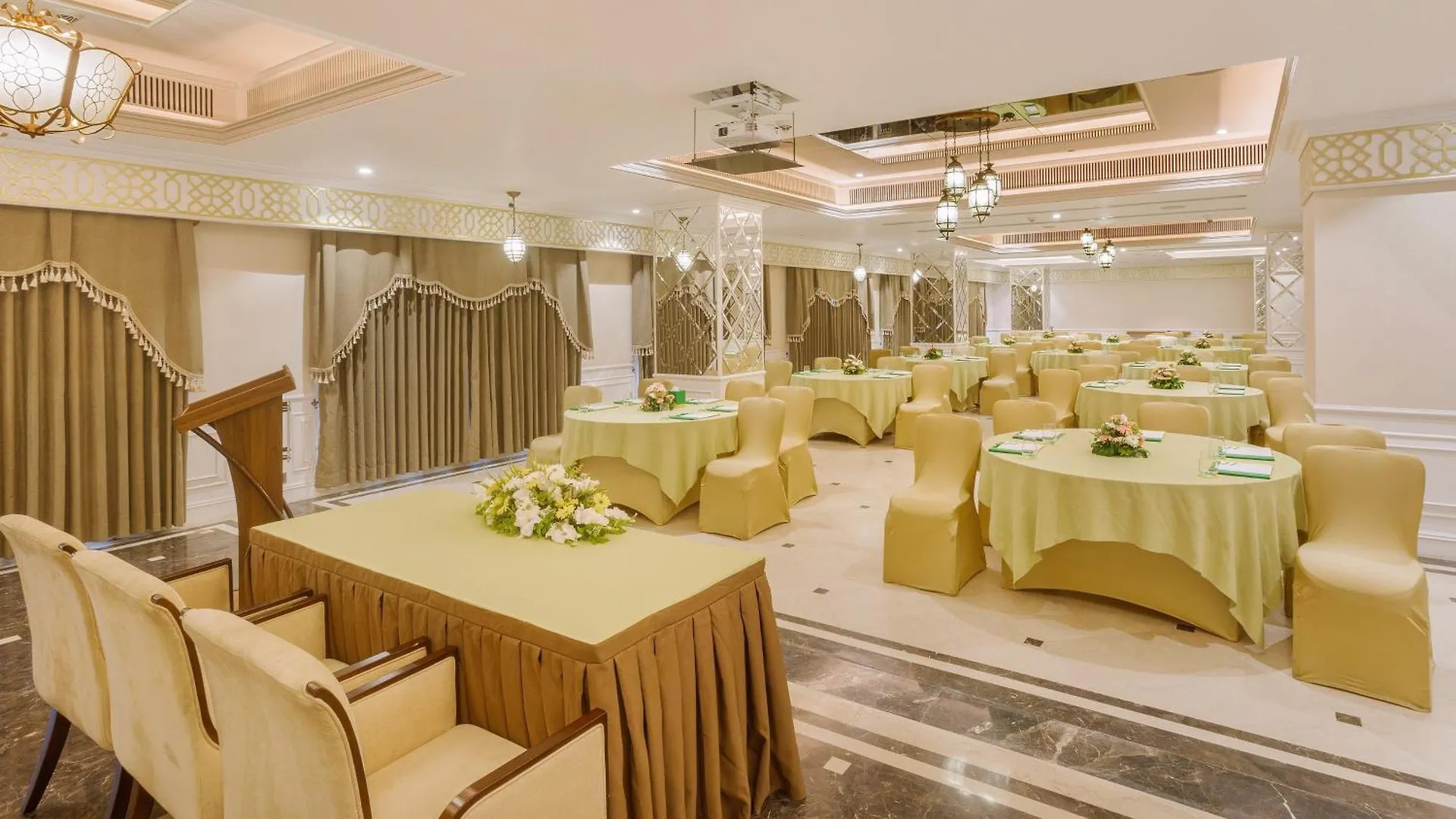 Holiday Inn Dhaka City Centre By Ihg 5*,